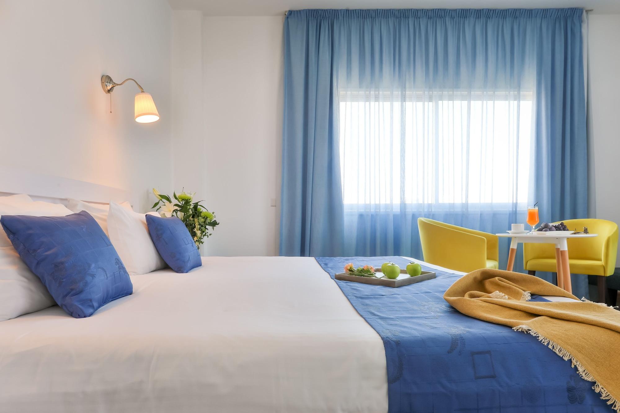 Mikes Kanarium City Hotel Larnaca Esterno foto