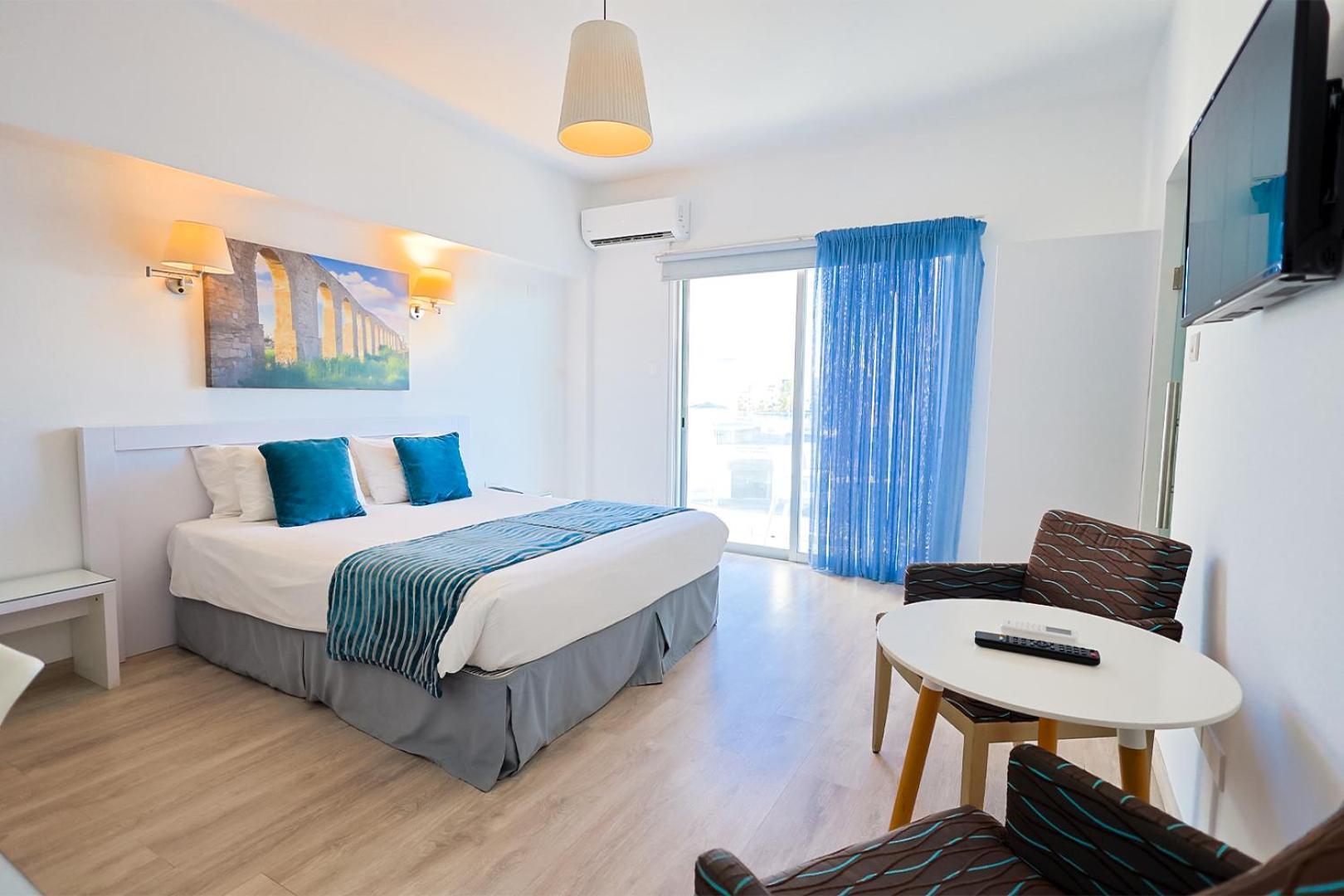 Mikes Kanarium City Hotel Larnaca Esterno foto