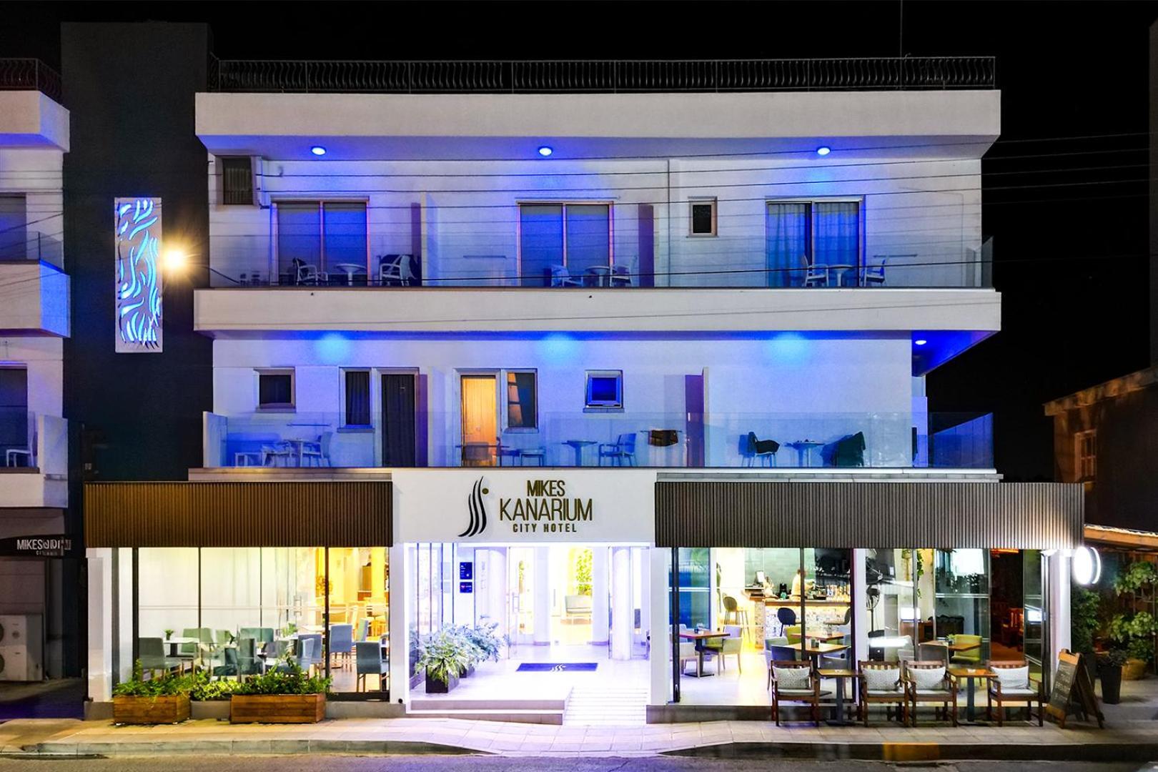 Mikes Kanarium City Hotel Larnaca Esterno foto