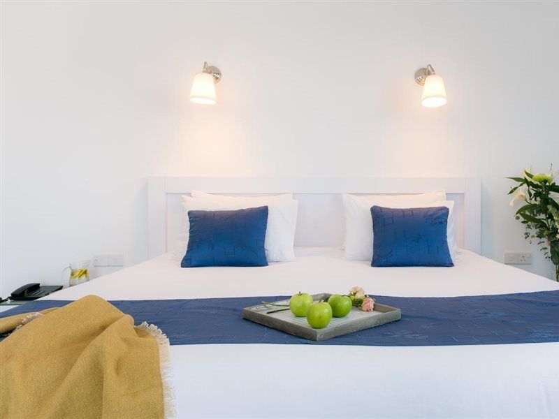 Mikes Kanarium City Hotel Larnaca Esterno foto