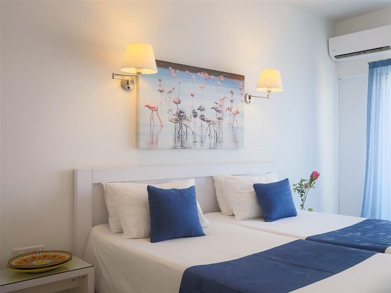 Mikes Kanarium City Hotel Larnaca Esterno foto